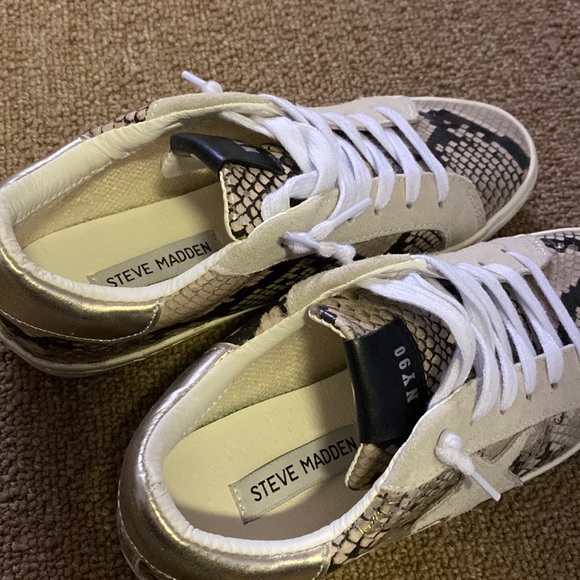 Steve Madden adorable sneakers - Picture 3 of 3